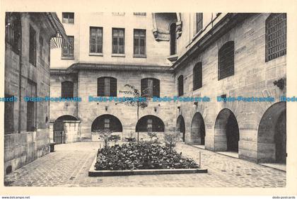 R085835 Conciergerie. Cour des Femmes. Monuments Historiques