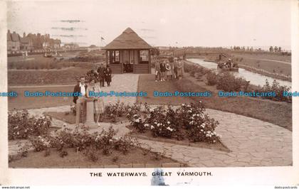 R101378 The Waterways. Great Yarmouth. 1935