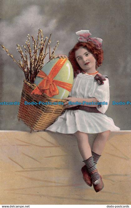 R126281 Old Postcard. Girl and Egg