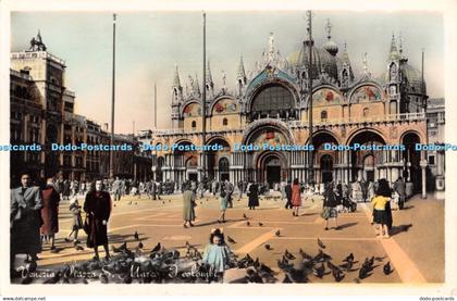 R296589 Venezia Piazza S Marco Venice St Mark square The pigeons Omniofoto 1955