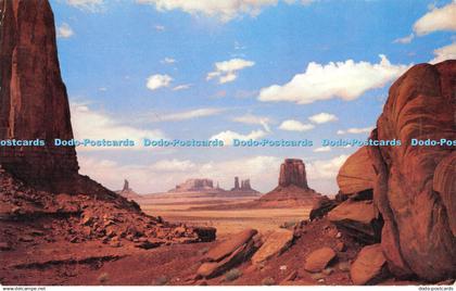 R315390 Monument Valley Palisades towering peaks giant columns fantastically ero