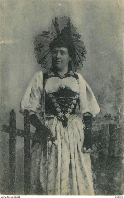 Suisse - Swiss - Berne  ? - A identifier - Femmes - Femme - Coiffes - Costumes - Grosshöchstetten N° 16122 - état