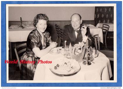 CPA photo - LENZERHEIDE ( Vaz Obervaz Suisse ) - Portrait d'un couple au restaurant - Cook Cuisine Mode Man Woman