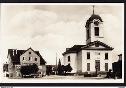 1934 mit Feldpost gelaufene Foto AK aus Embrach: Mit Lastwagen vor Wirtschaft neben Kirche. minim wellig